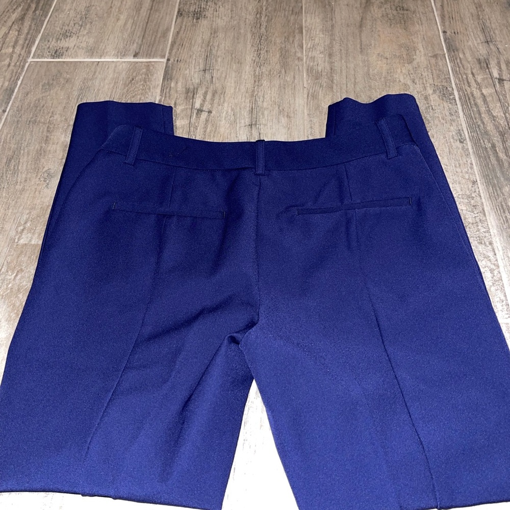 Pre-Owned Express Mid Rise Extreme Stretch Skinny Dress Pant in blue. Size 6S